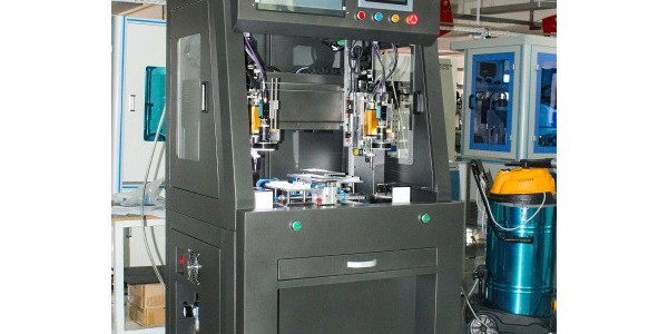 為什么要使用半自動鎖螺絲機？-堅豐股份